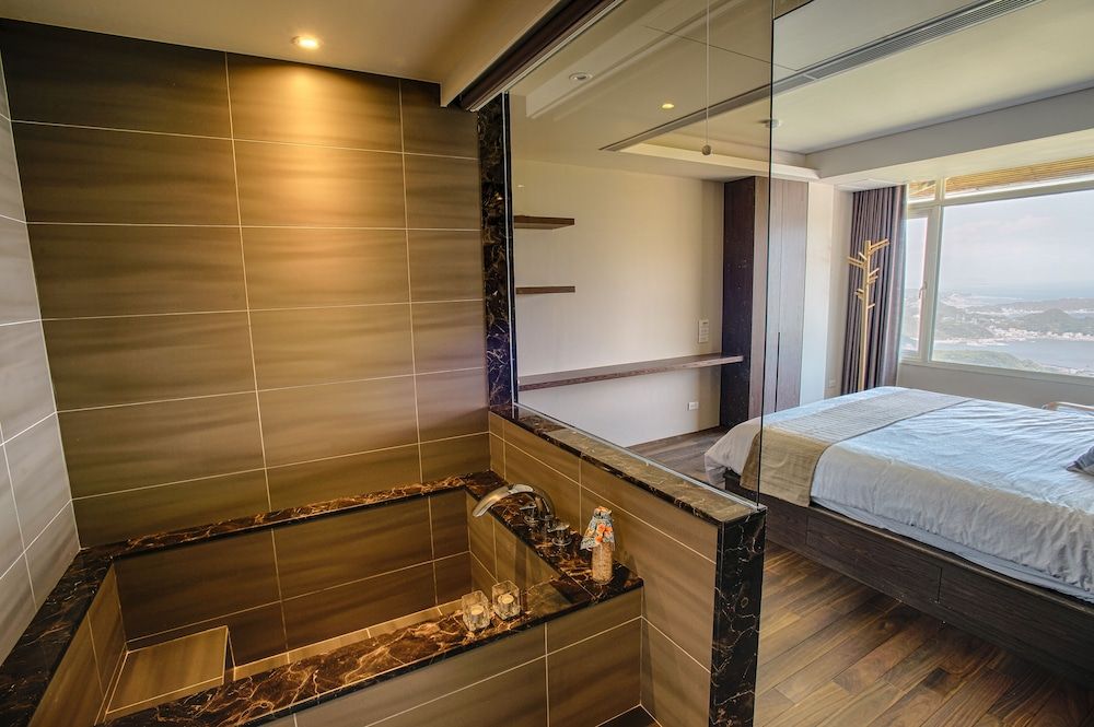 Deep Soaking Bathtub