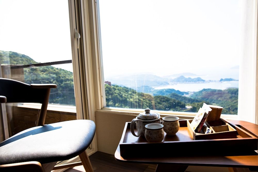 Something Easy Inn Luxury Double Room, 1 King Bed, Balcony, Ocean View 5