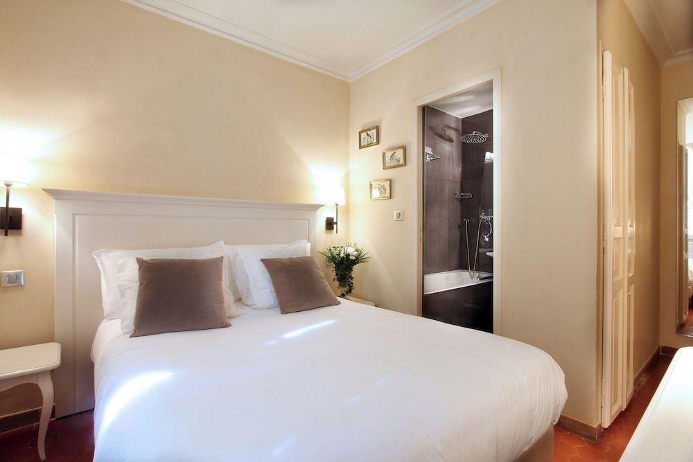 Economy Double Room, 1 Double Bed, Bathtub, City View
