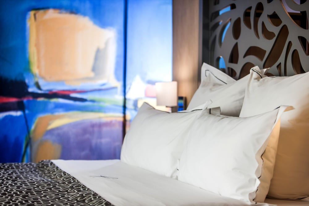 Hennessy Park Hotel Junior Suite 2