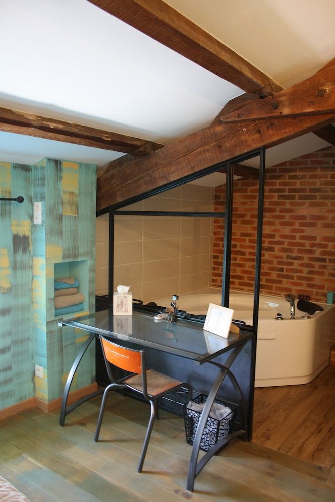Superior Double Room, Jetted Tub (Vintage)
