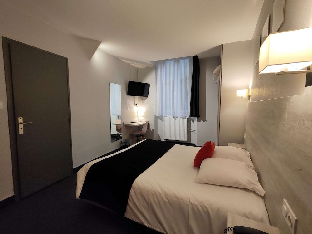 Campanile Grenoble Centre Gare Room, 3 Twin Beds 2