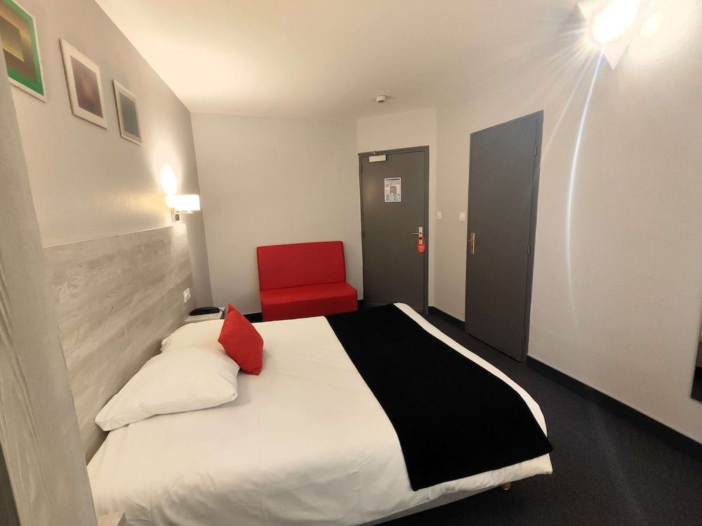 Campanile Grenoble Centre Gare Room, 3 Twin Beds 3