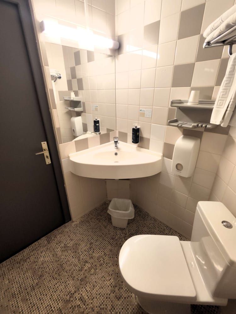 Campanile Grenoble Centre Gare Standard Room, 2 Twin Beds 5