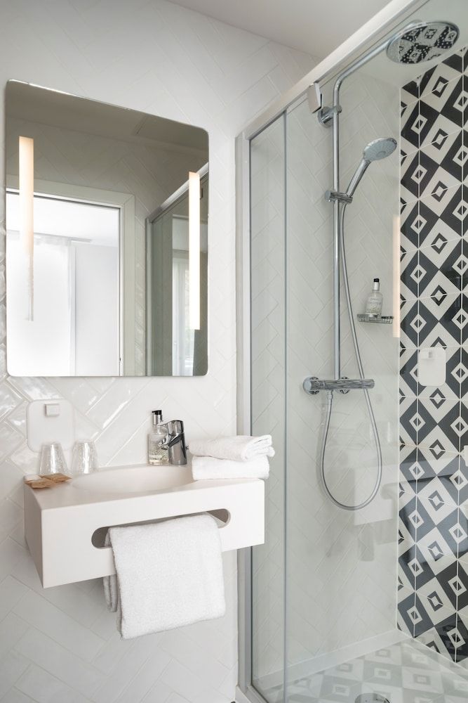 Hotel Des Lys Single Room 4