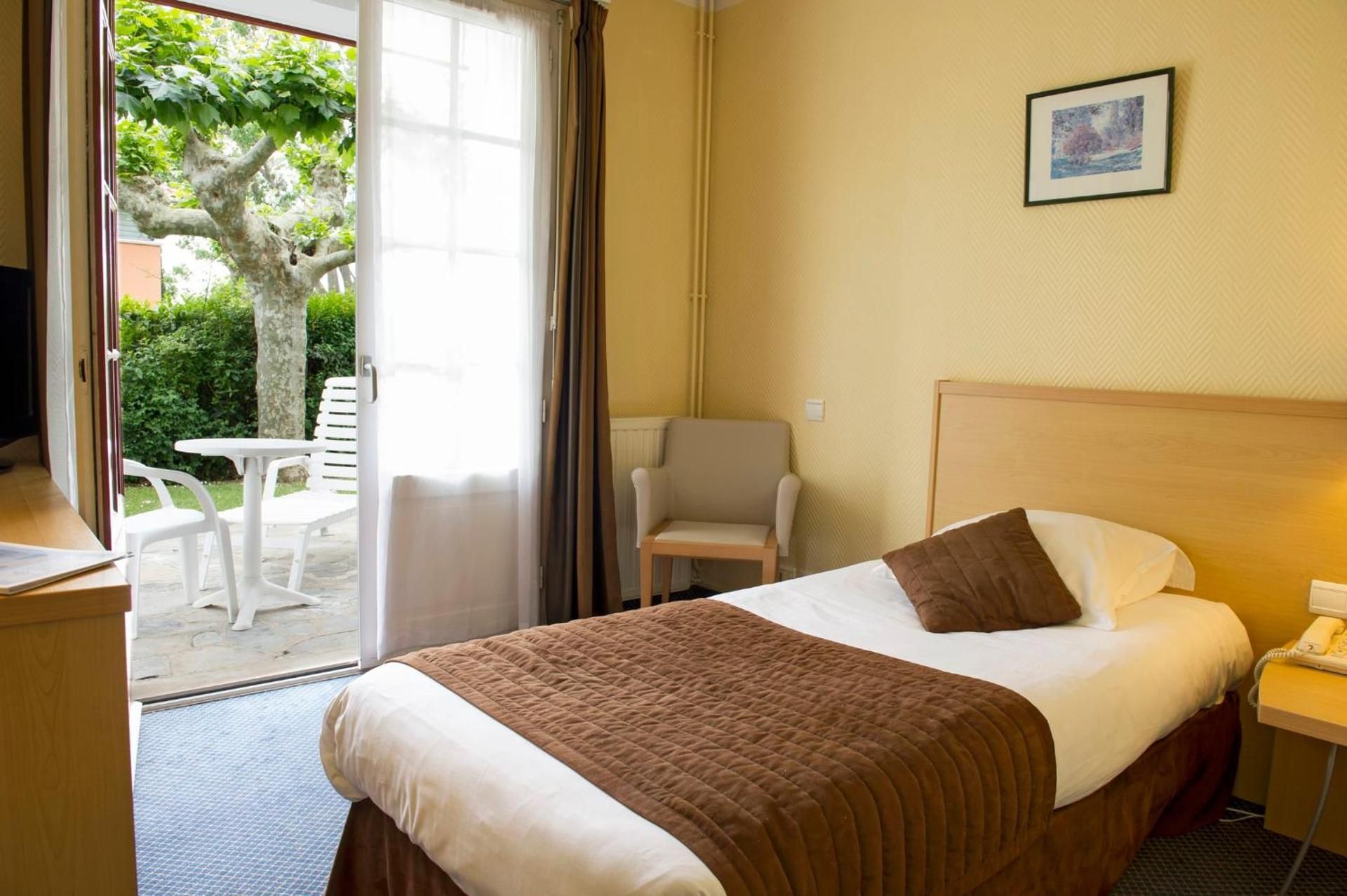 Single Room with Balcony or Terrace