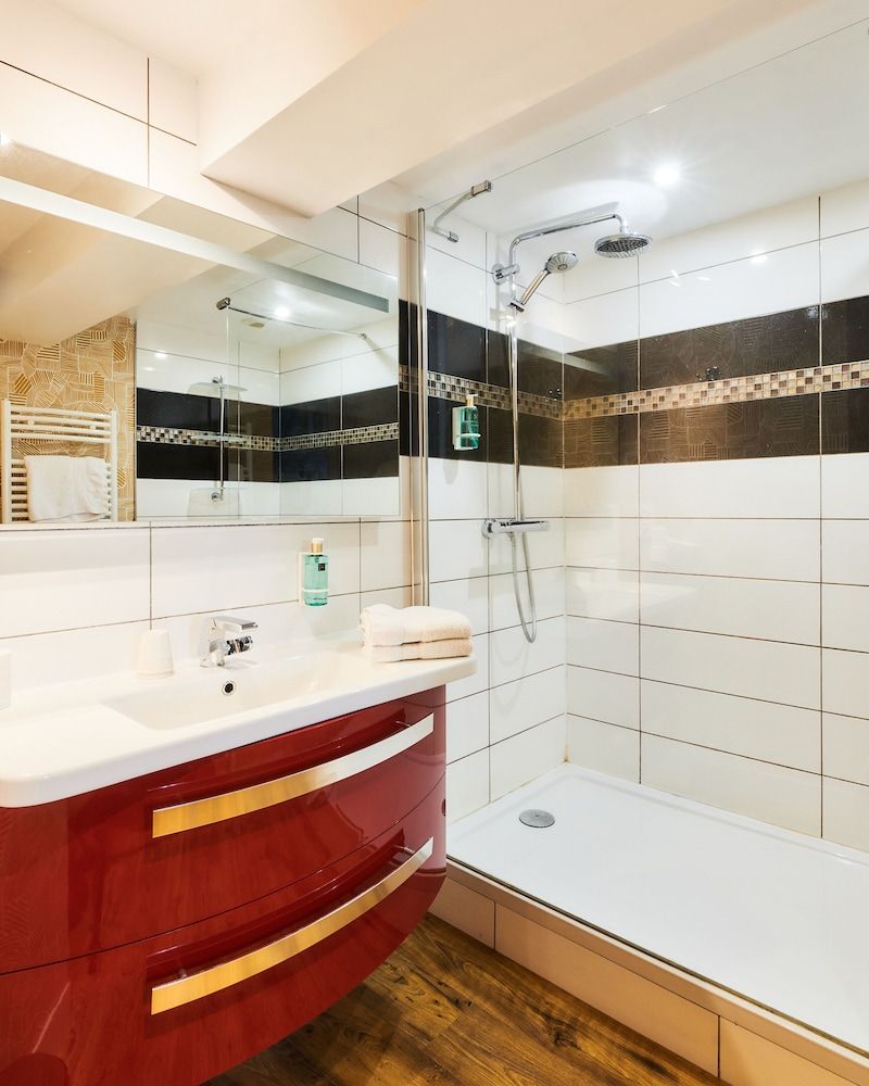 Manoir des Lions de Tourgéville Comfort Twin Room, Garden View 5