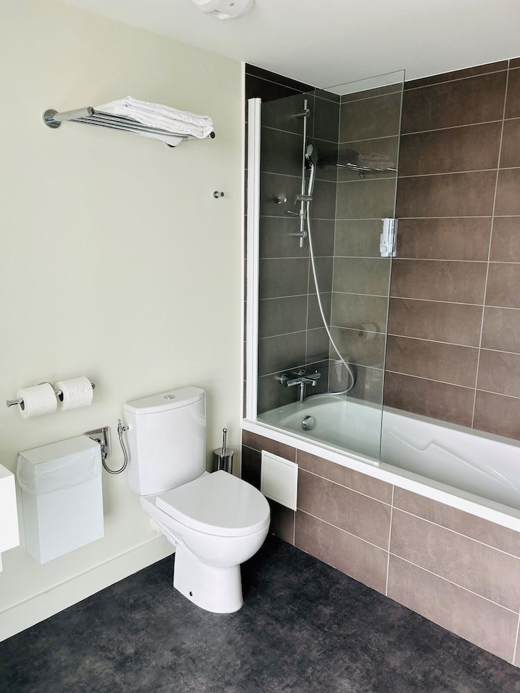 Hôtel Wood Inn Bordeaux Aeroport Premium Room, 2 Bedrooms 3