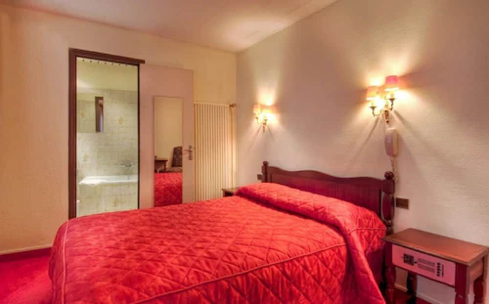 undefined Hotel de Senlis 5