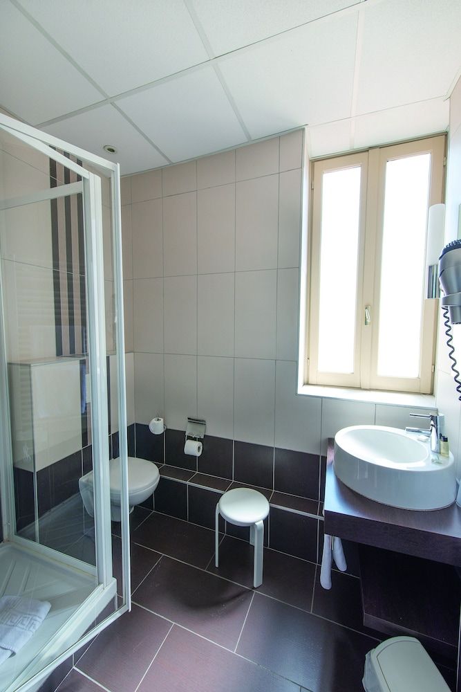 Hôtel Vacances Bleues Le Balmoral Double Room, Sea View 6