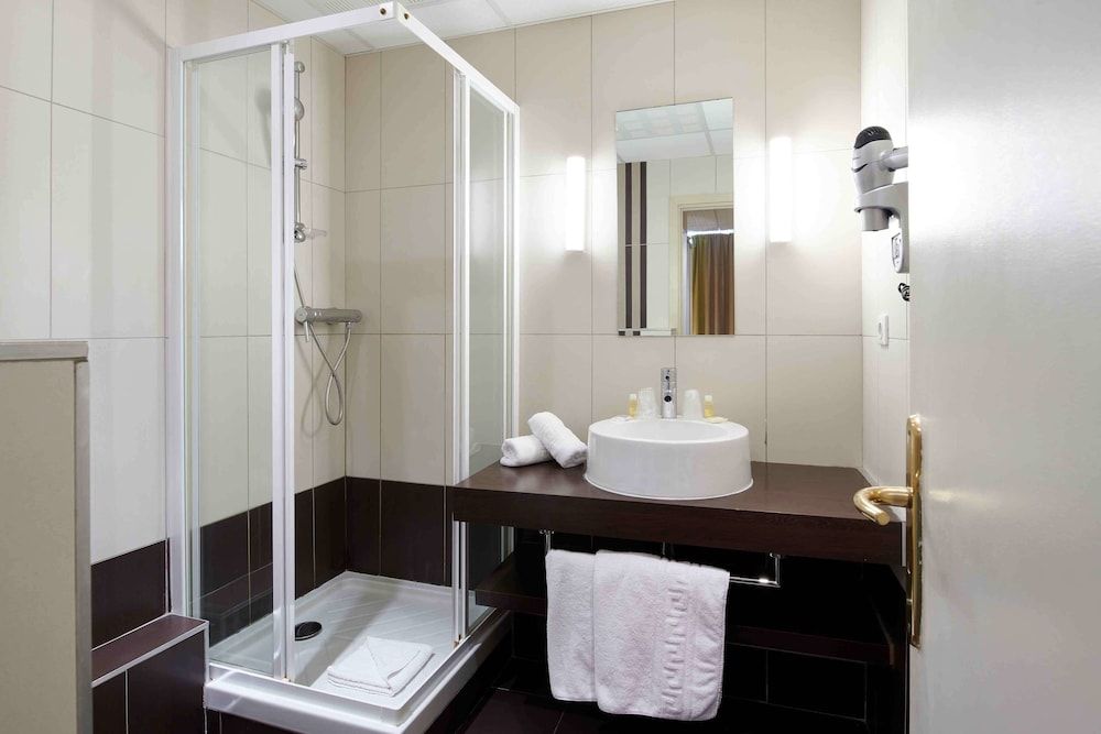 Hôtel Vacances Bleues Le Balmoral Double Room, City View 3