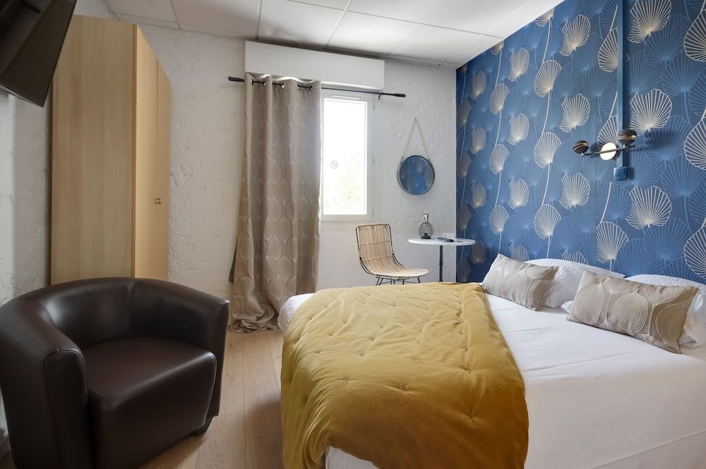 Hôtel Le Provence Small Double Room 2