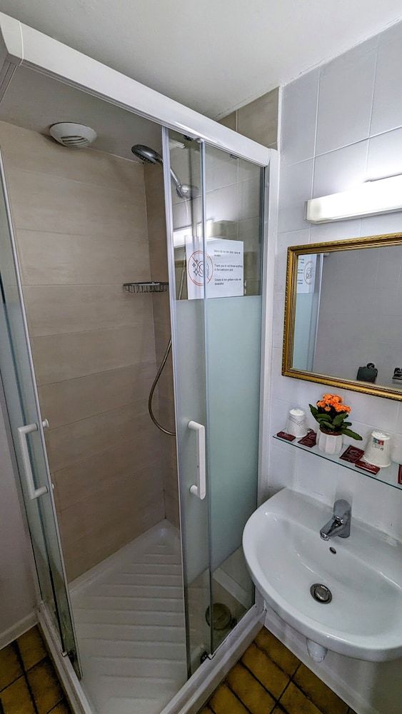 Hôtel Richelieu Standard Double Room 6