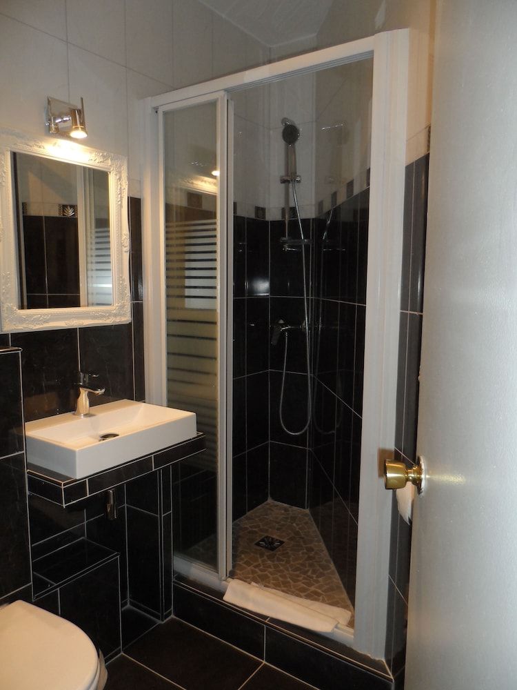 Hotel Prince Monceau Single Room 5