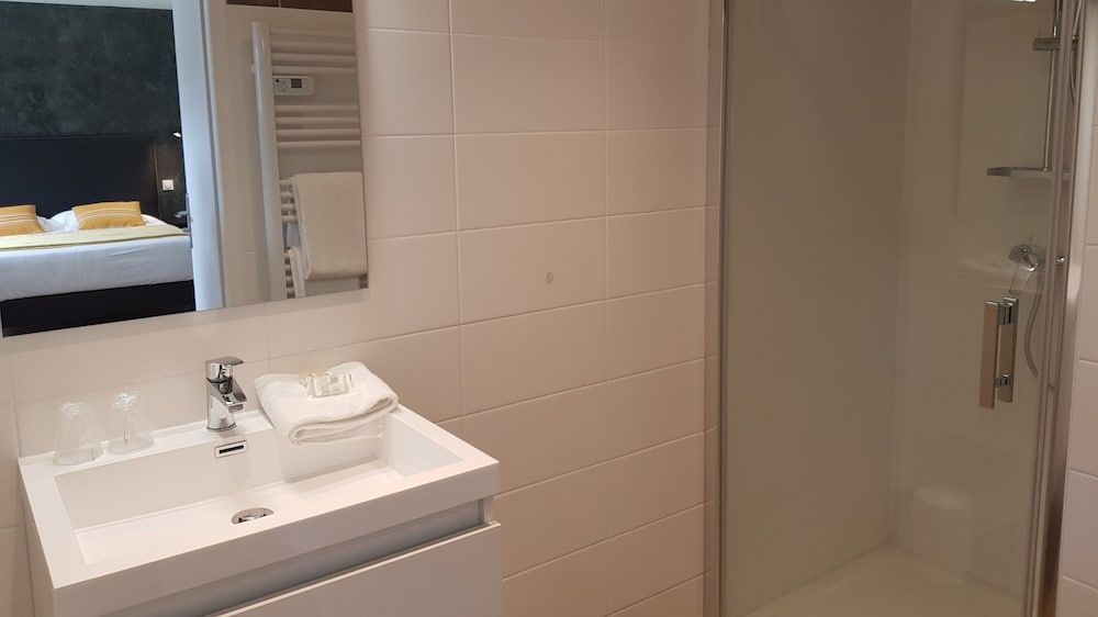 Le Beaugency Triple Room 5