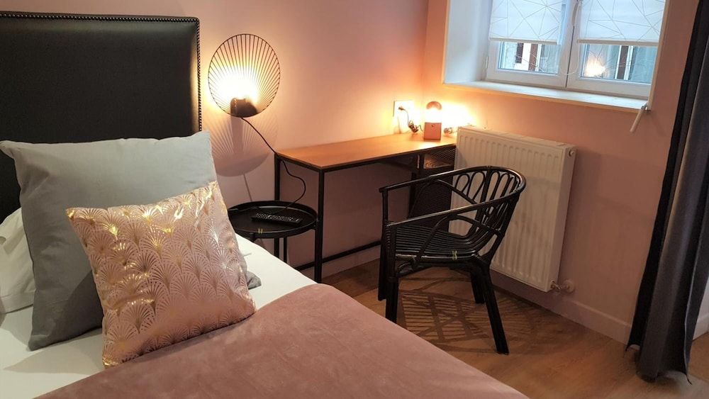 Le Beaugency Comfort Double Room 12