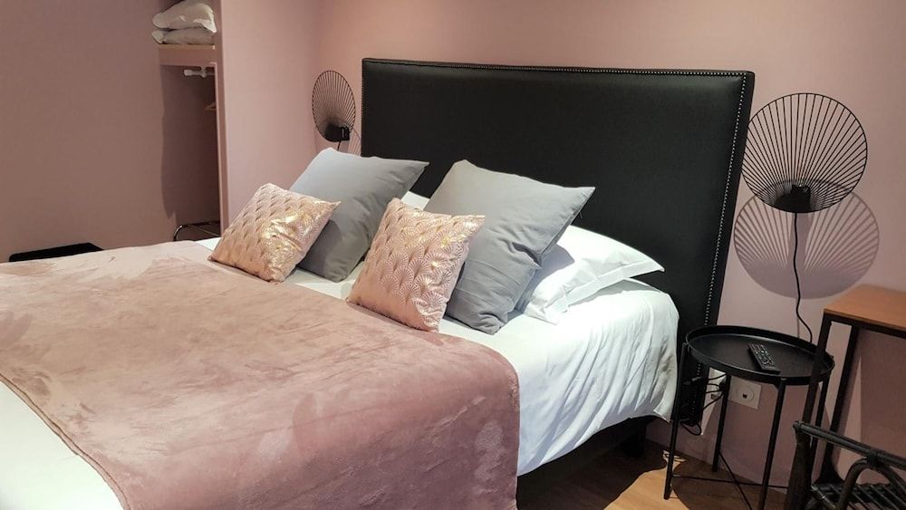 Le Beaugency Comfort Double Room 7