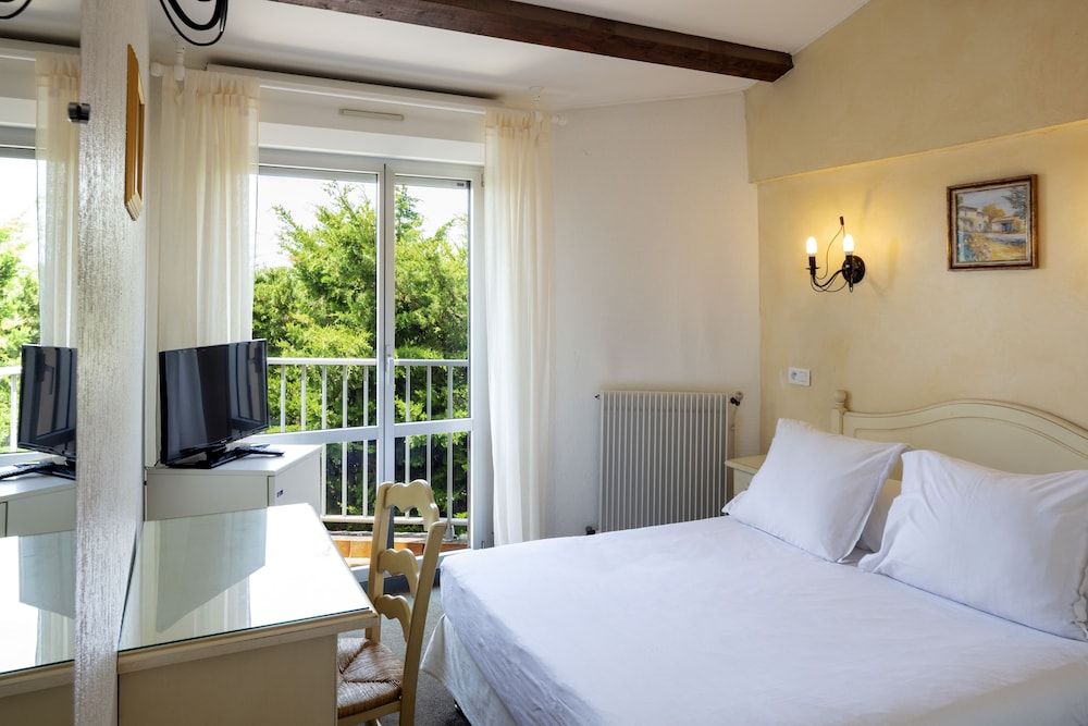 Double Room (Shower)