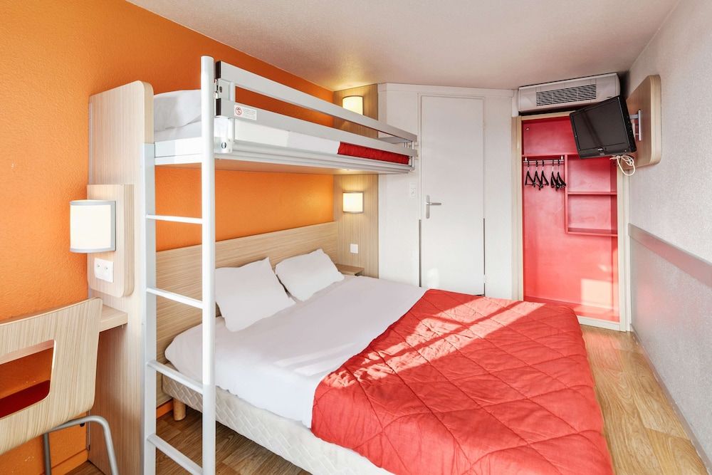 Premiere Classe Bordeaux Sud-Pessac Becquerel Standard Room, Multiple Beds (1 Double and 1 Single bed) 2