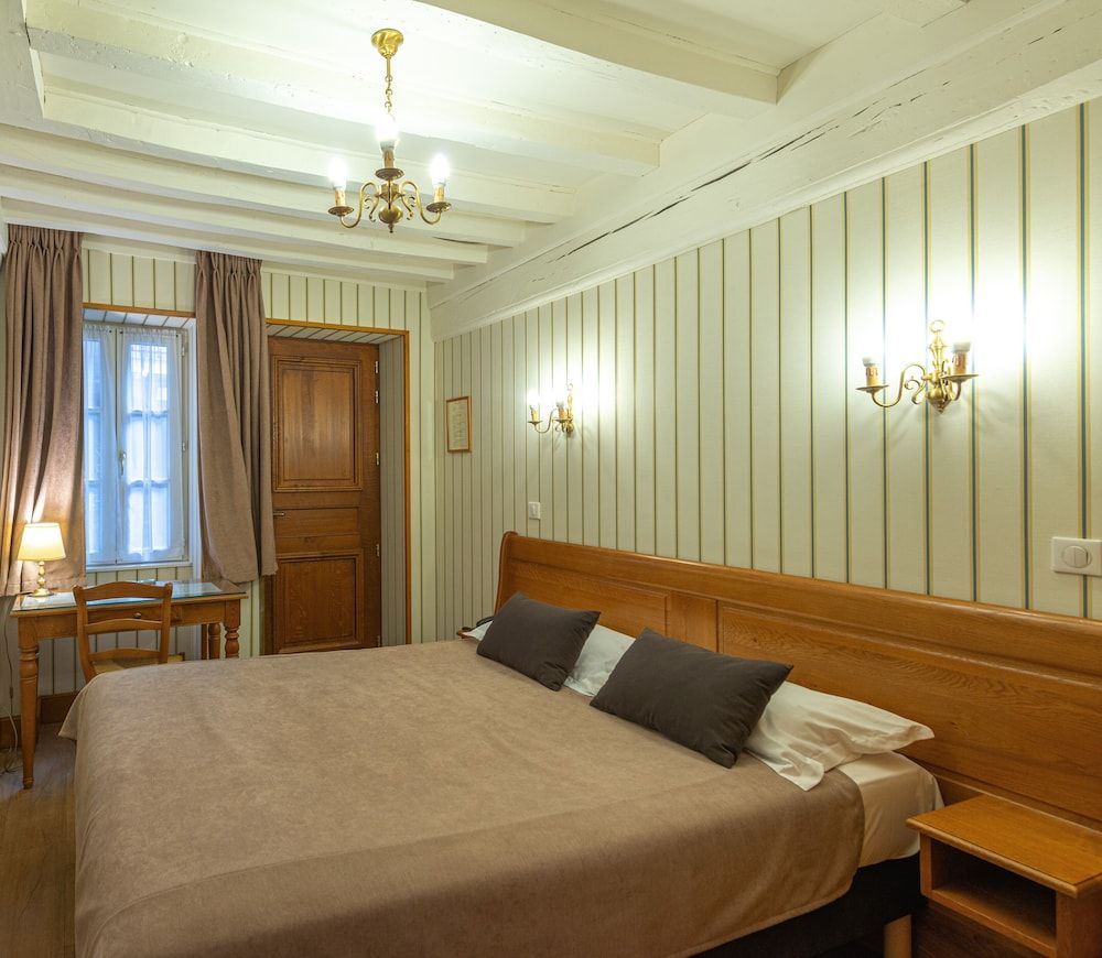 Hotel de La Cloche Standard Double Room, 1 Queen Bed 2