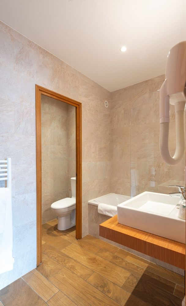 Hotel de La Cloche Standard Double Room, 1 Queen Bed 5