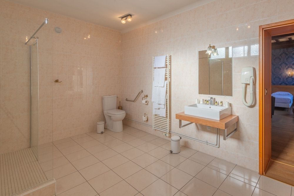 Hotel de La Cloche Family Quadruple Room 9