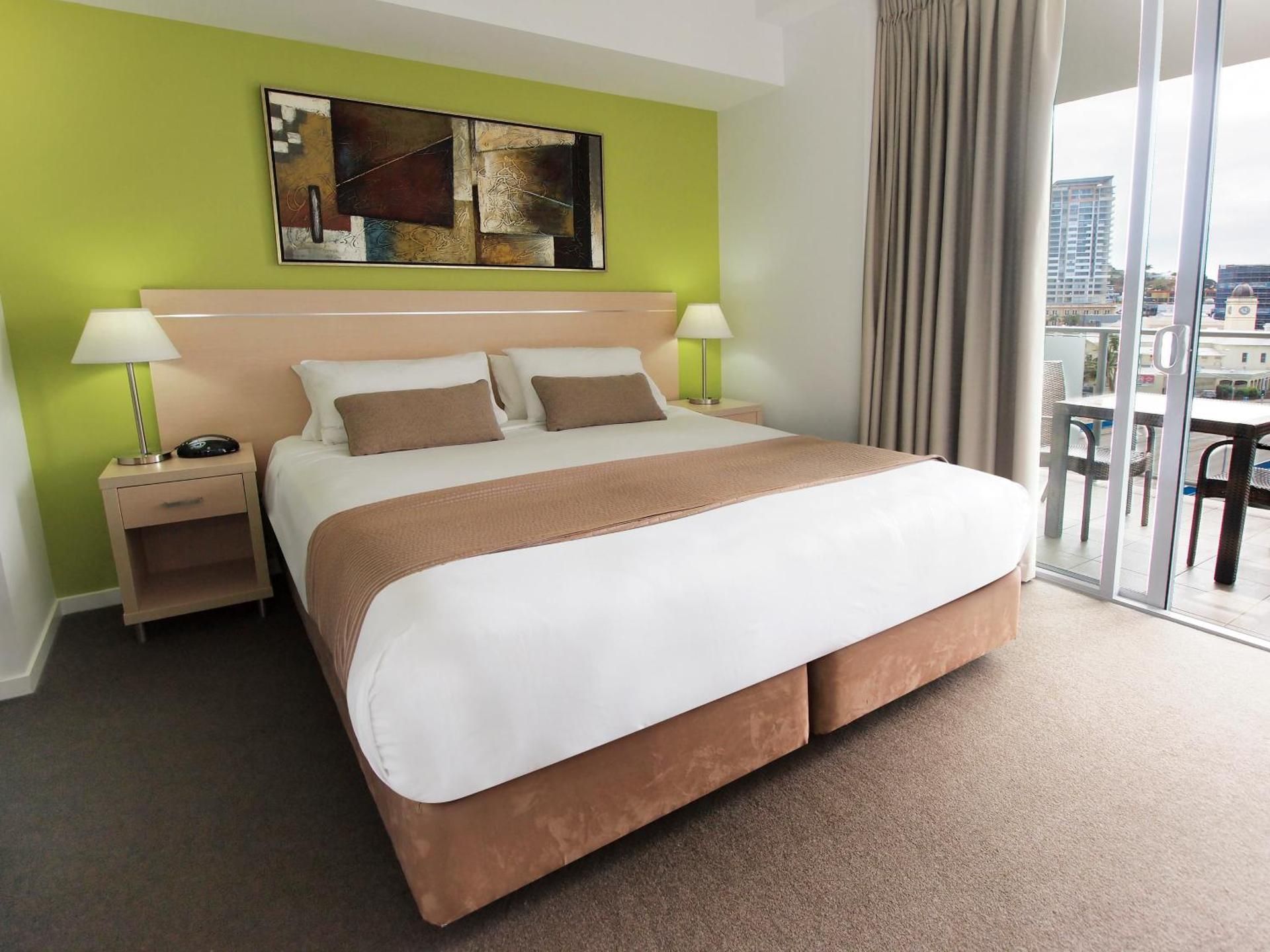 Oaks Townsville Gateway Suites One-Bedroom River View - No Housekeeping