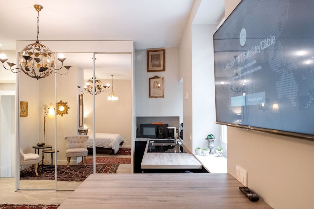 MHL - Maison Hotel Lyon Suite Le Seze 9