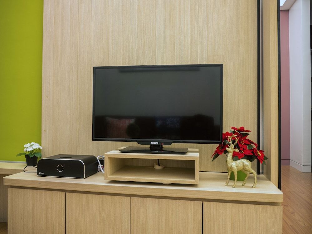 Wallace P Staycation Deluxe Room 13