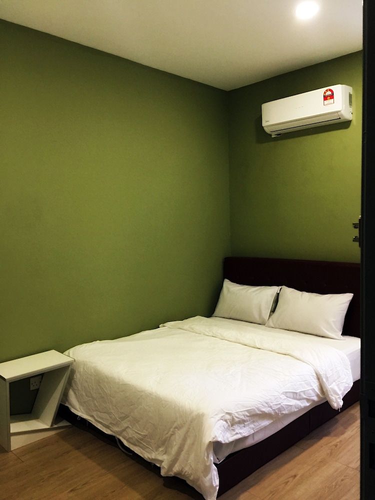 Basic Room, 1 Queen Bed (Budget)