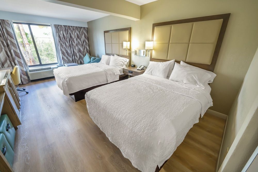 Room, 2 Queen Beds, Refrigerator & Microwave (Chaise)