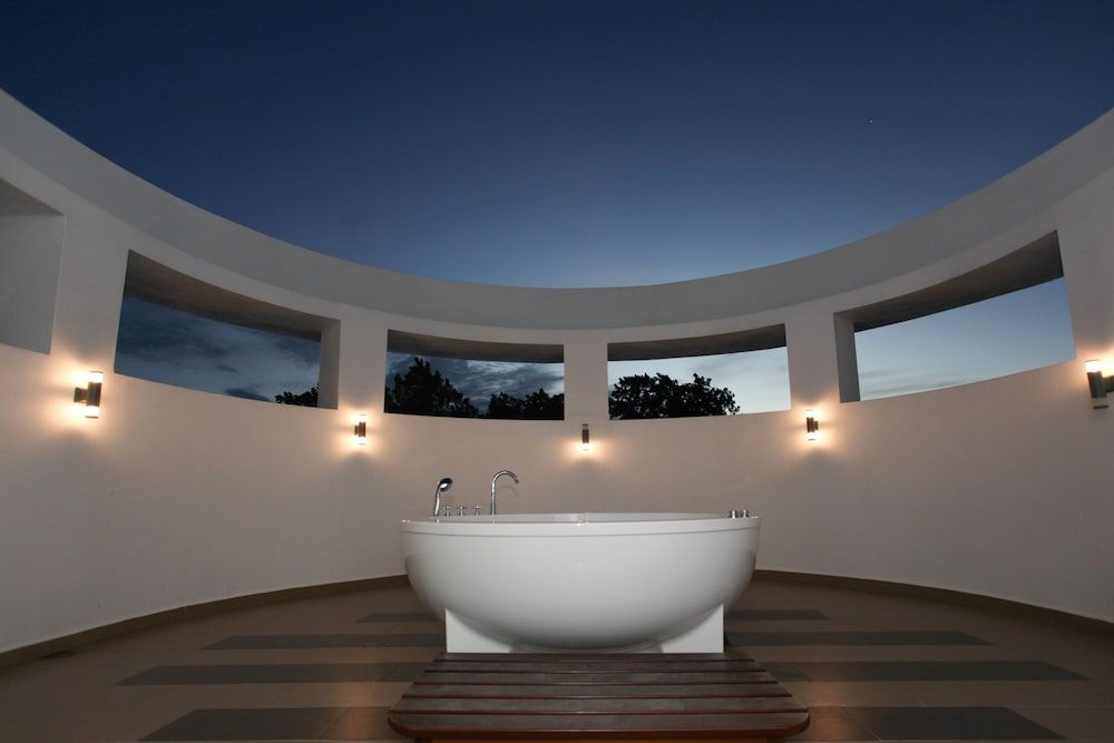 Casa Bianca Exclusive Room, 1 King Bed, Jetted Tub, Mountain View 4