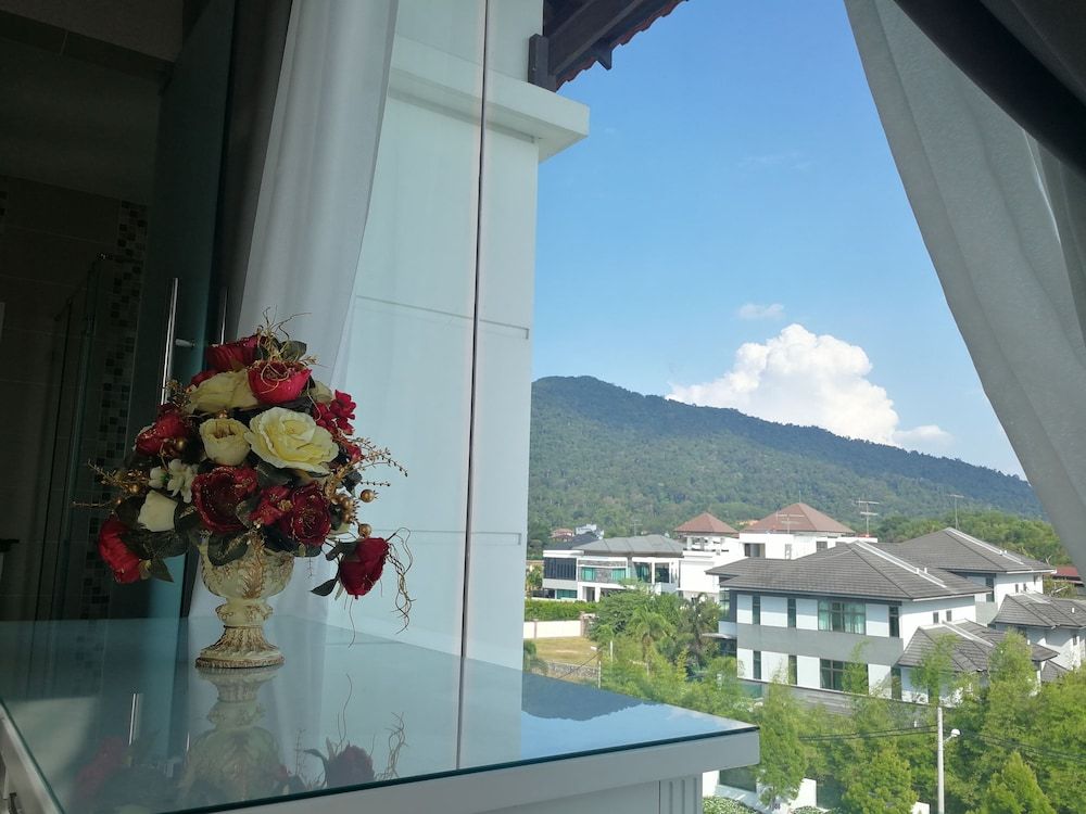 Casa Bianca Exclusive Room, 1 King Bed, Jetted Tub, Mountain View 2