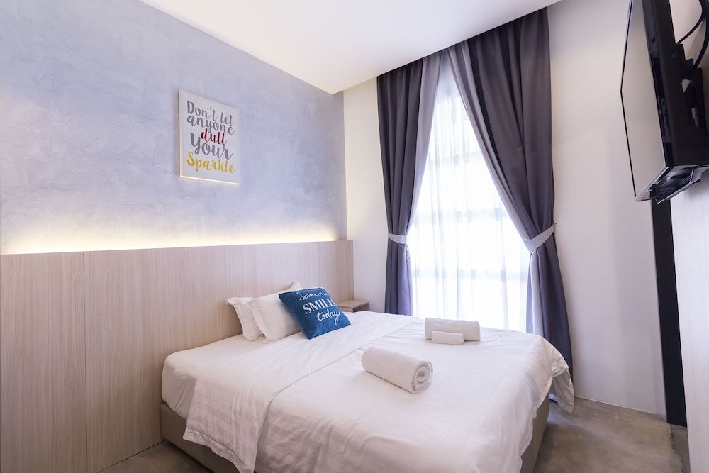 undefined iO Hotel 2