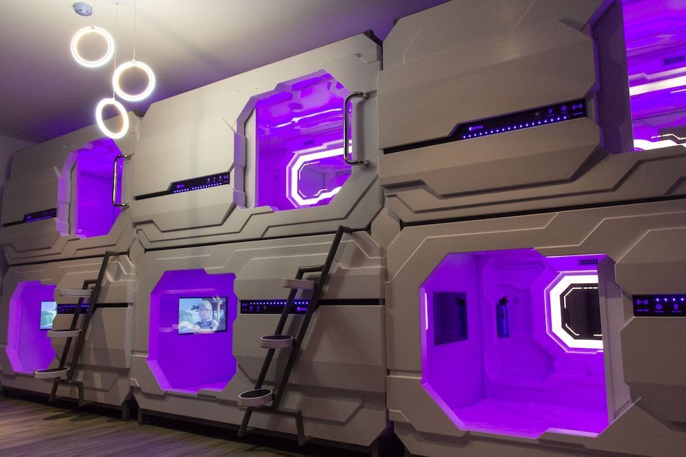 iO Hotel 2 Capsules 2