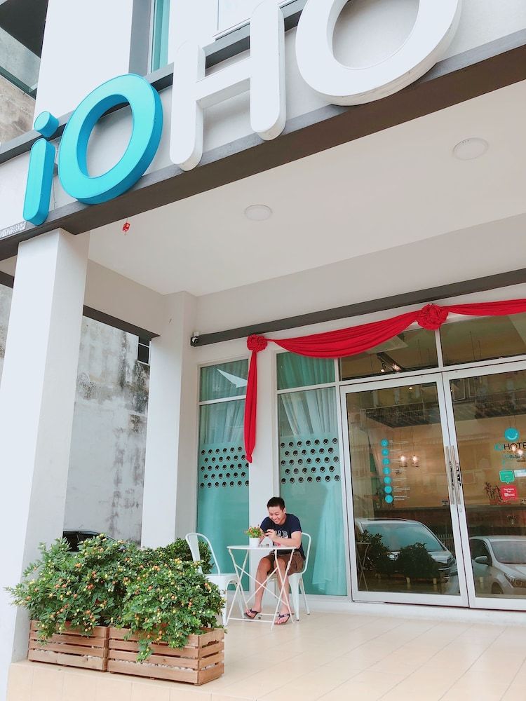 undefined iO Hotel 7