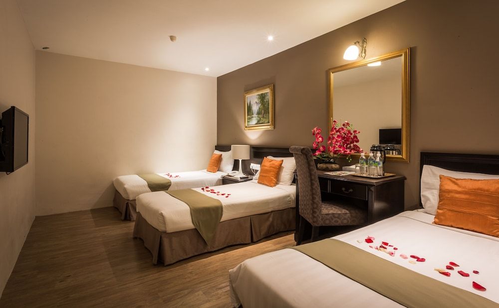 undefined PJ De Inn 4