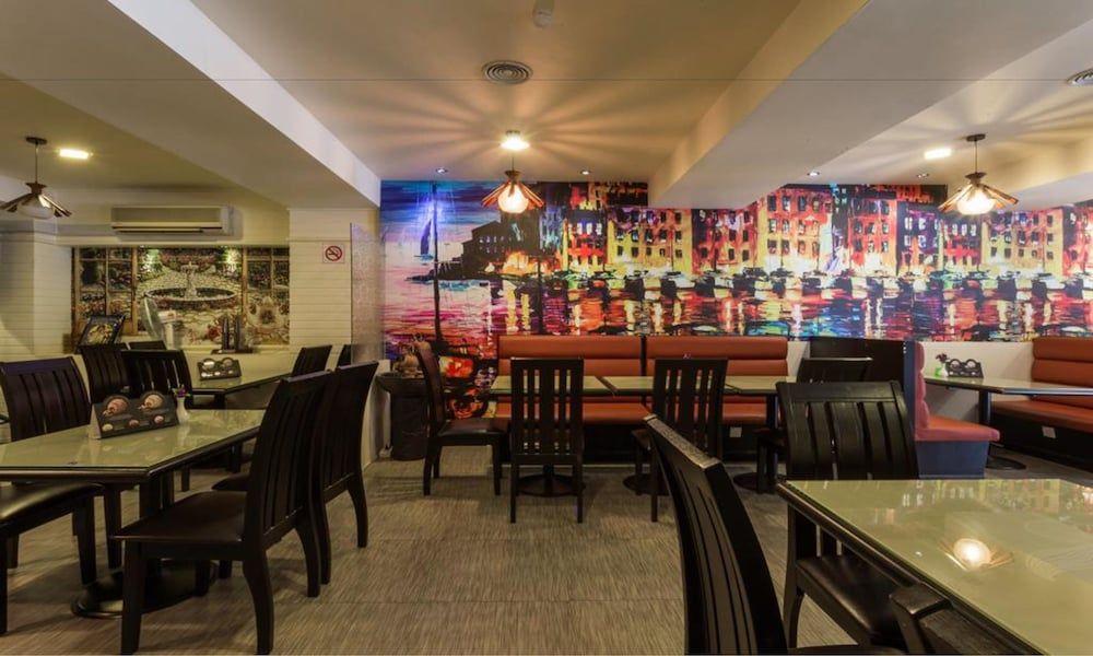 undefined PJ De Inn 8