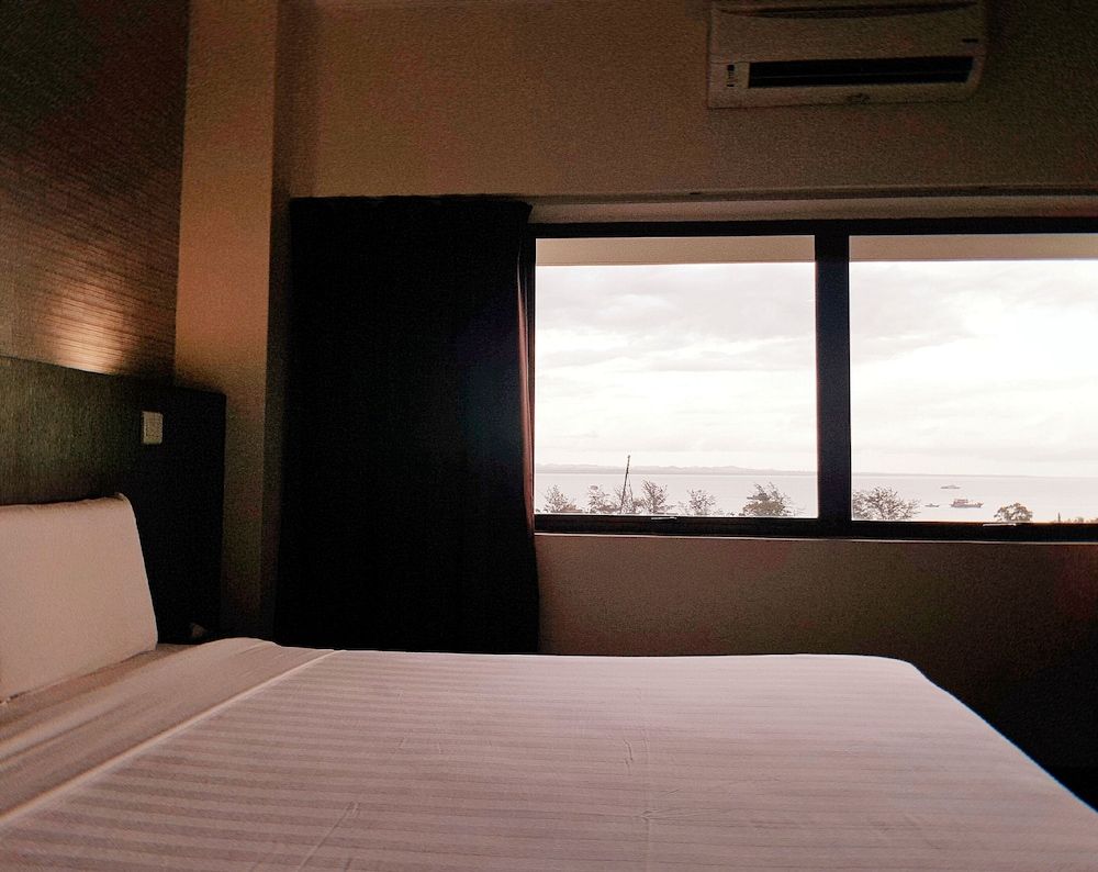 Check Inn Hotel Tawau Executive Family Room (Sea View) 7