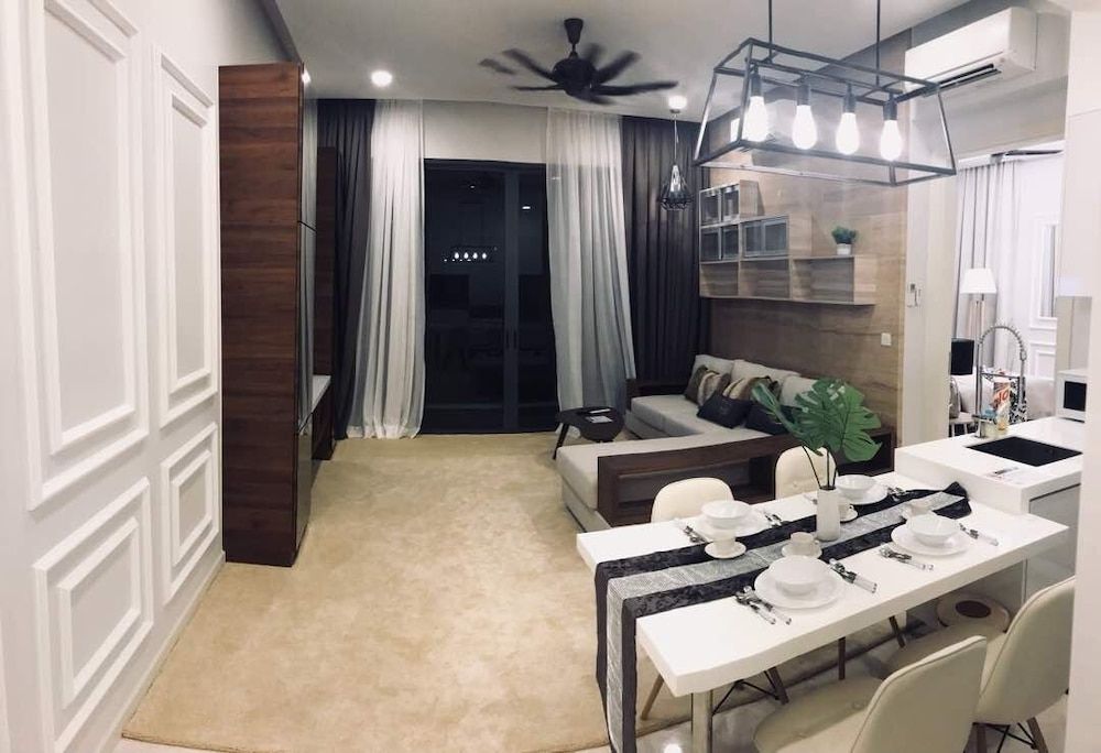 Vogue Suites One Deluxe Apartment, 2 Bedrooms, Pool Access 2