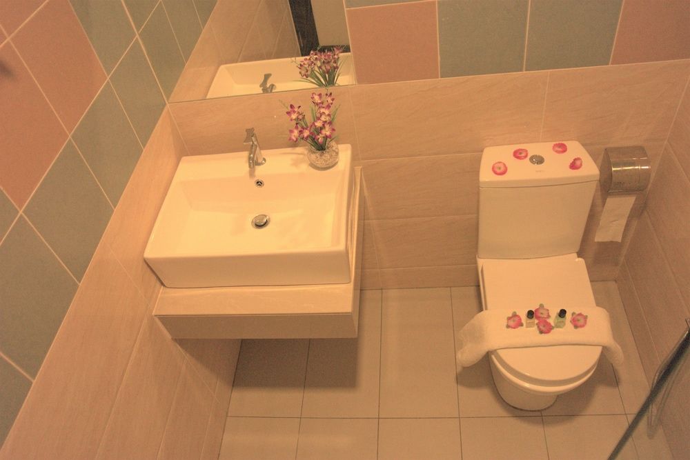 S8 Boutique Hotel Standard Double Room, No Windows 5