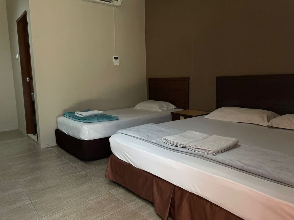 undefined Baron Waterfront Hotel 4