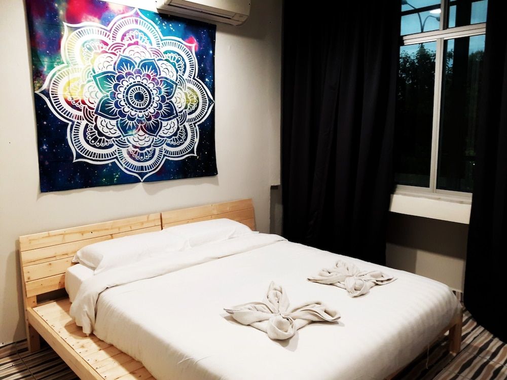 De Chukai Hotel Queen Room 2