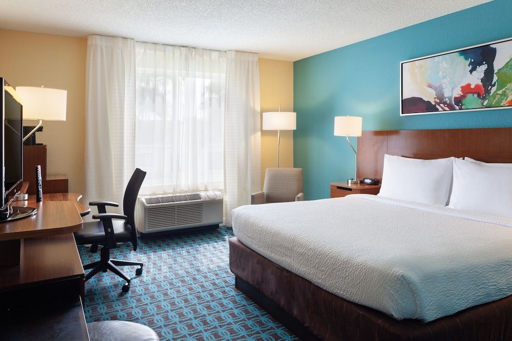 undefined Fairfield Inn & Suites Lake Buena Vista in Marriott Village 5