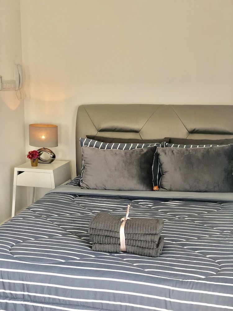 Exclusive Studio Suite, Kitchen, City View