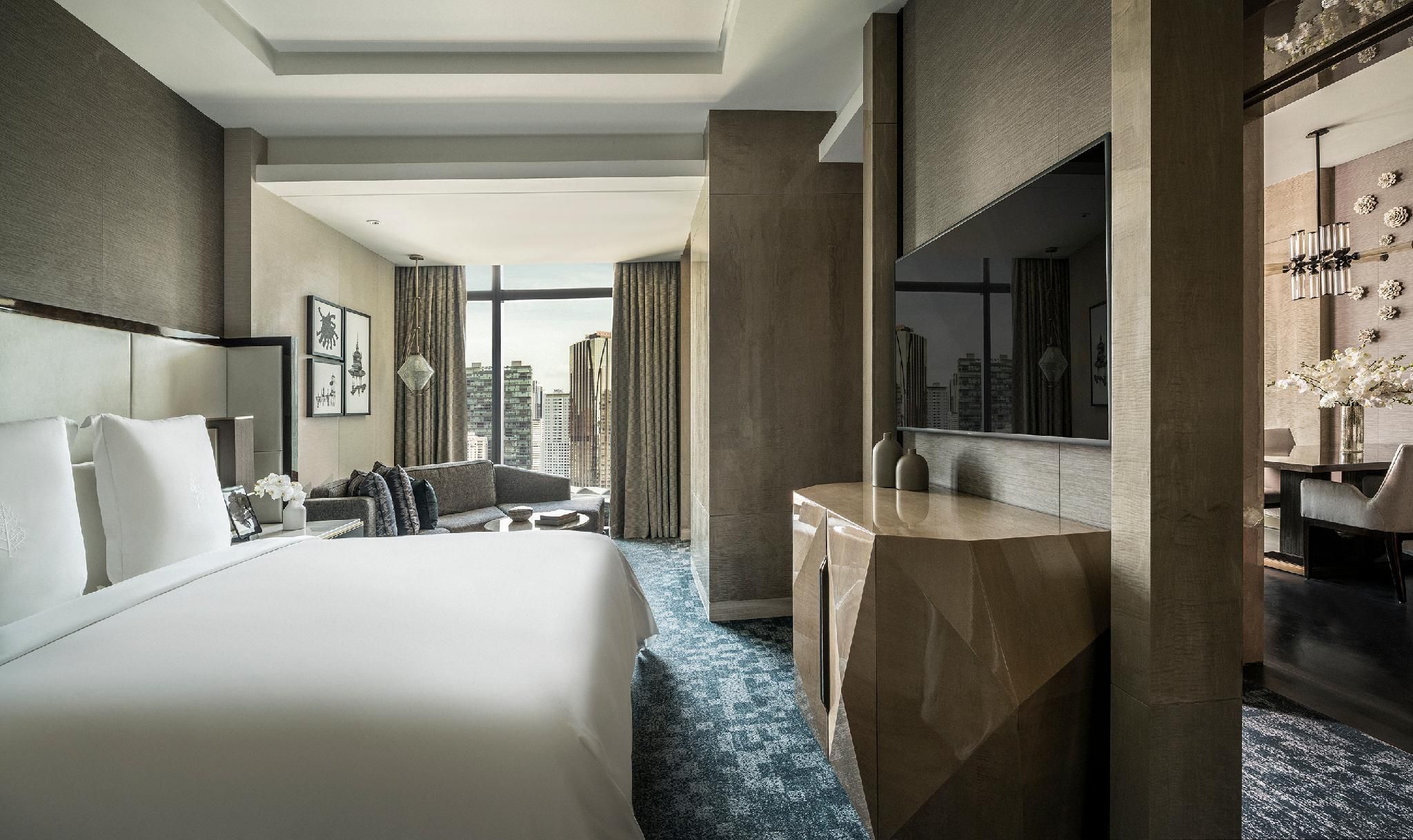Four Seasons Executive Park View Suite King bed