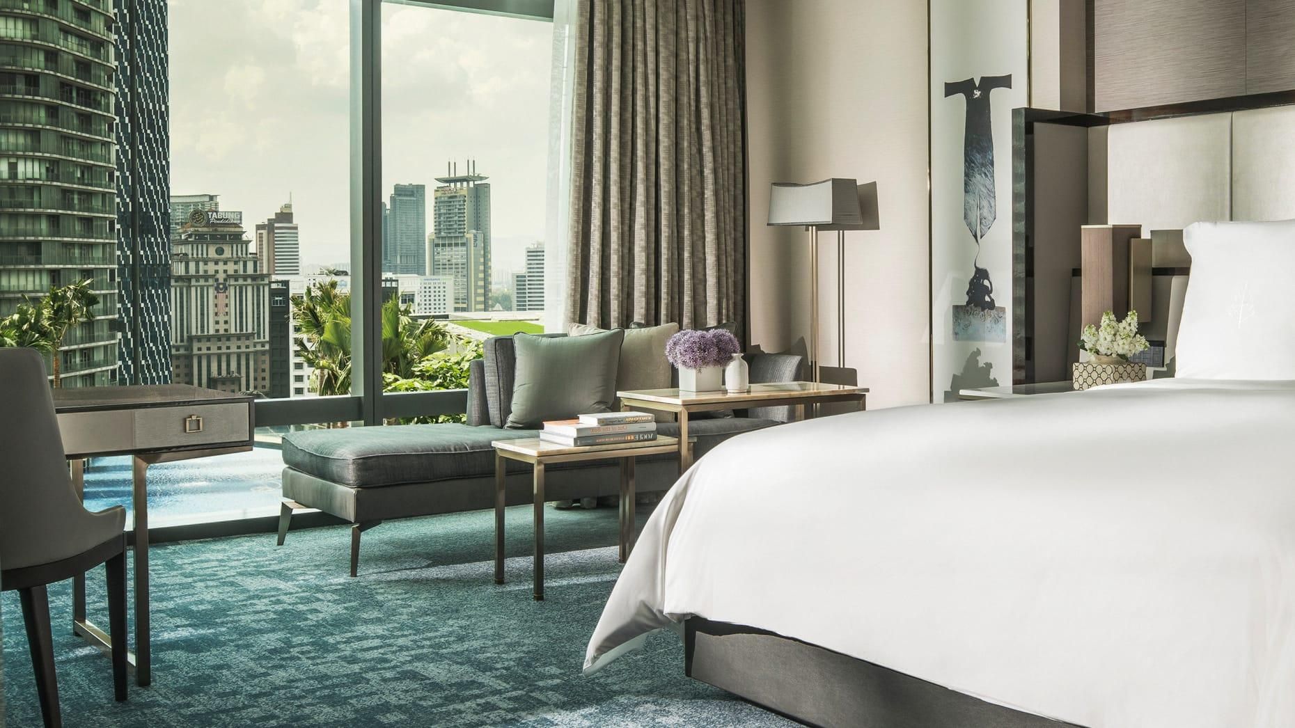 Pool and Garden View Room King bed