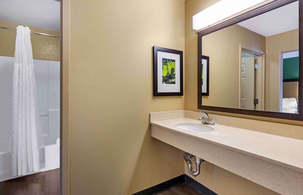 Extended Stay America Suites Boston Westborough East Main St Deluxe Studio, 1 Queen Bed with Sofa bed, Non Smoking 3