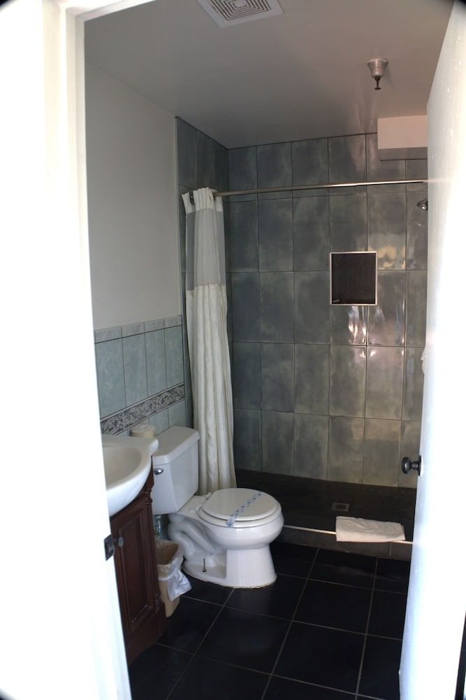 Lambert Inn Standard Room, 1 King Bed 14