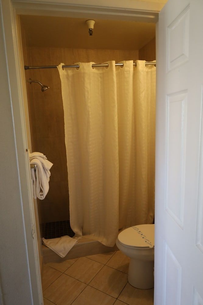 Lambert Inn Standard Room, 2 Queen Beds 5